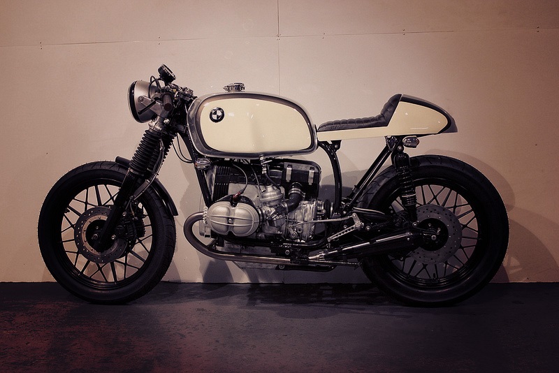 Мотоцикл BMW Cafe Racer чёрный