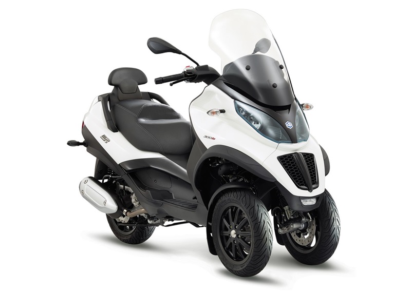 Итальянский трехколесный скутер Piaggio